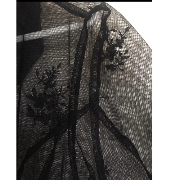 Elegant Black Lace Blouse XL - Picture 5 of 8